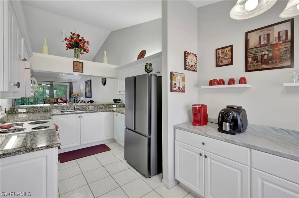 289 Robin Hood Circle Naples FL 34104