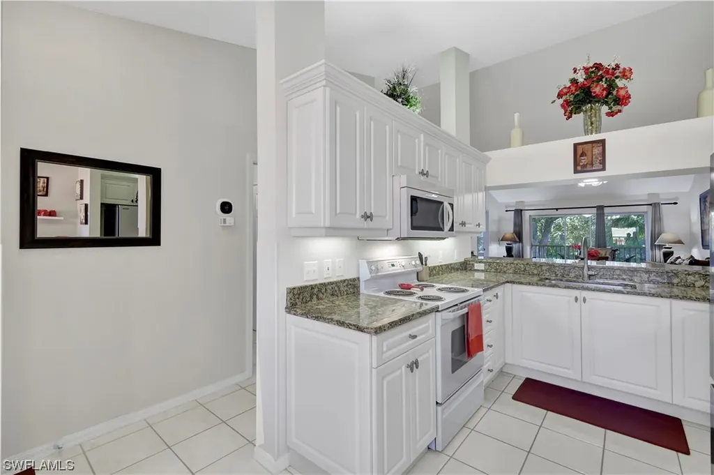 289 Robin Hood Circle Naples FL 34104