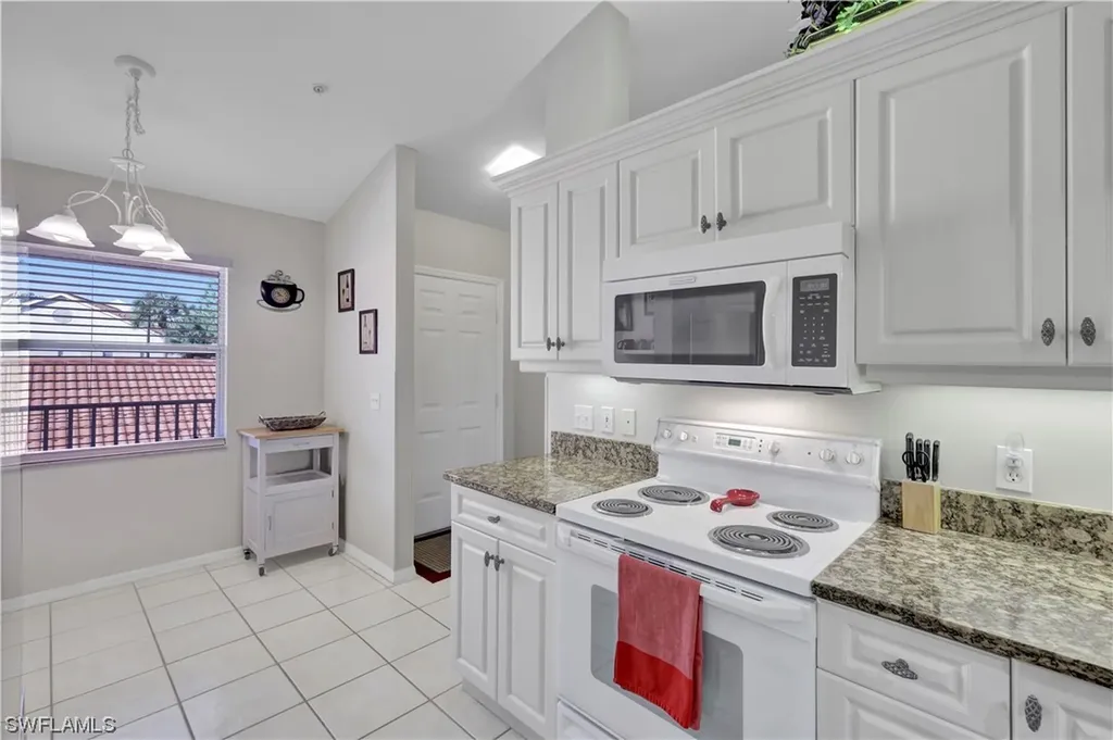 289 Robin Hood Circle Naples FL 34104