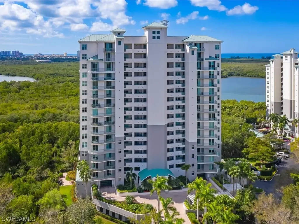 425 Cove Tower Drive Naples FL 34110