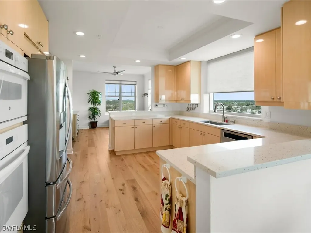 425 Cove Tower Drive Naples FL 34110