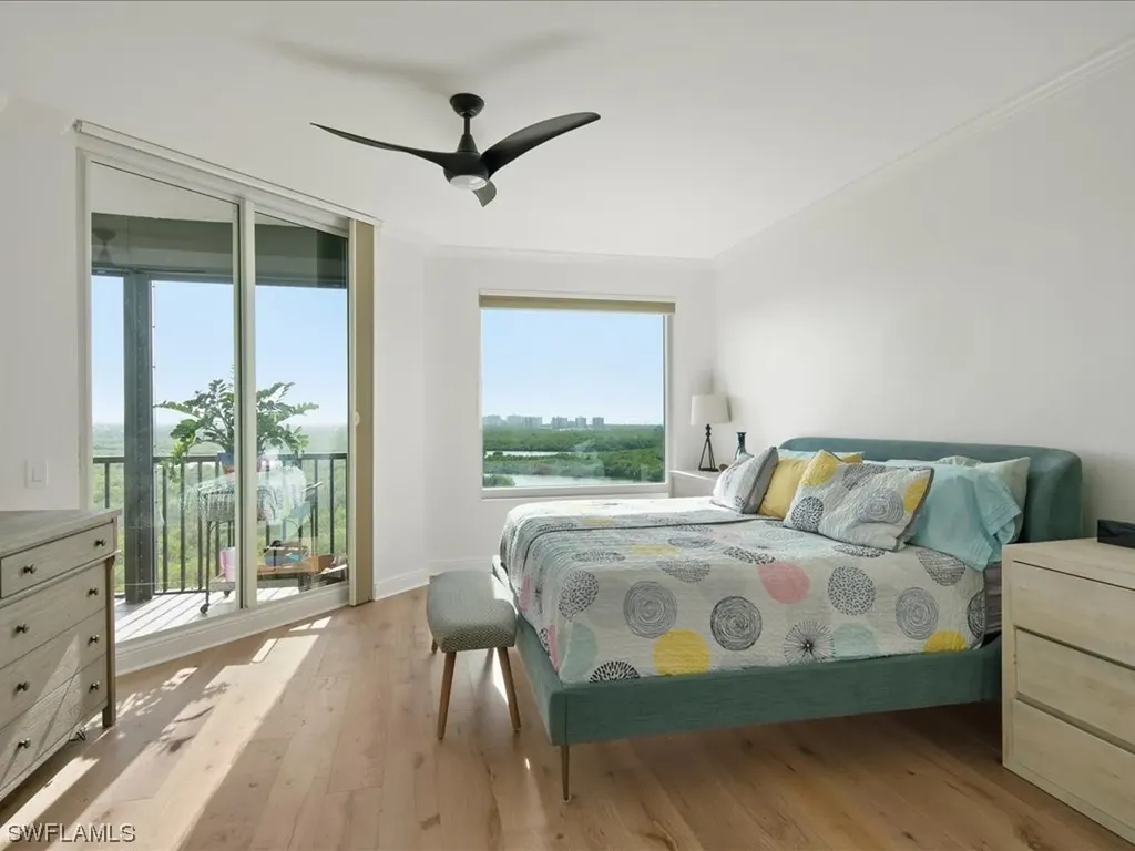 425 Cove Tower Drive Naples FL 34110