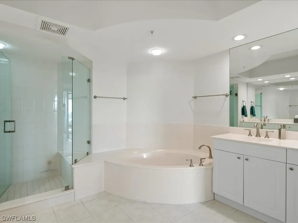 425 Cove Tower Drive Naples FL 34110