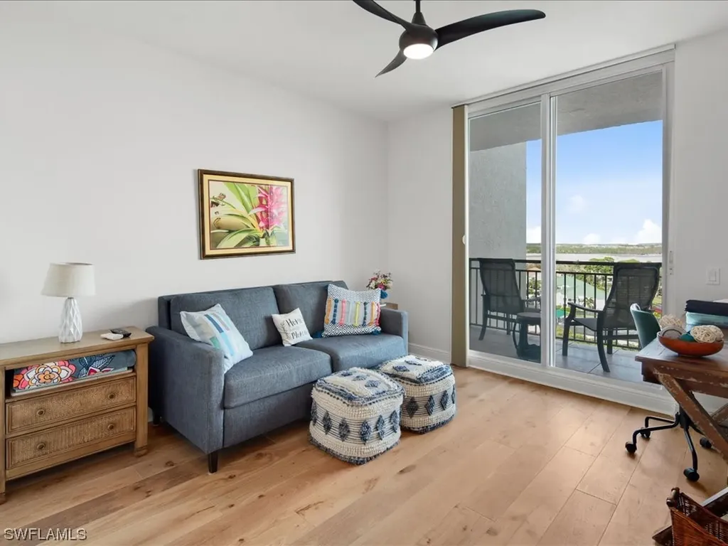 425 Cove Tower Drive Naples FL 34110