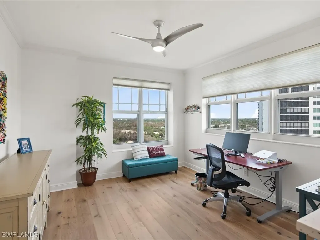 425 Cove Tower Drive Naples FL 34110