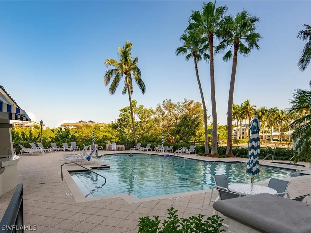 425 Cove Tower Drive Naples FL 34110