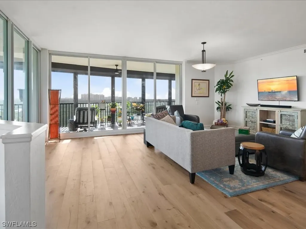 425 Cove Tower Drive Naples FL 34110