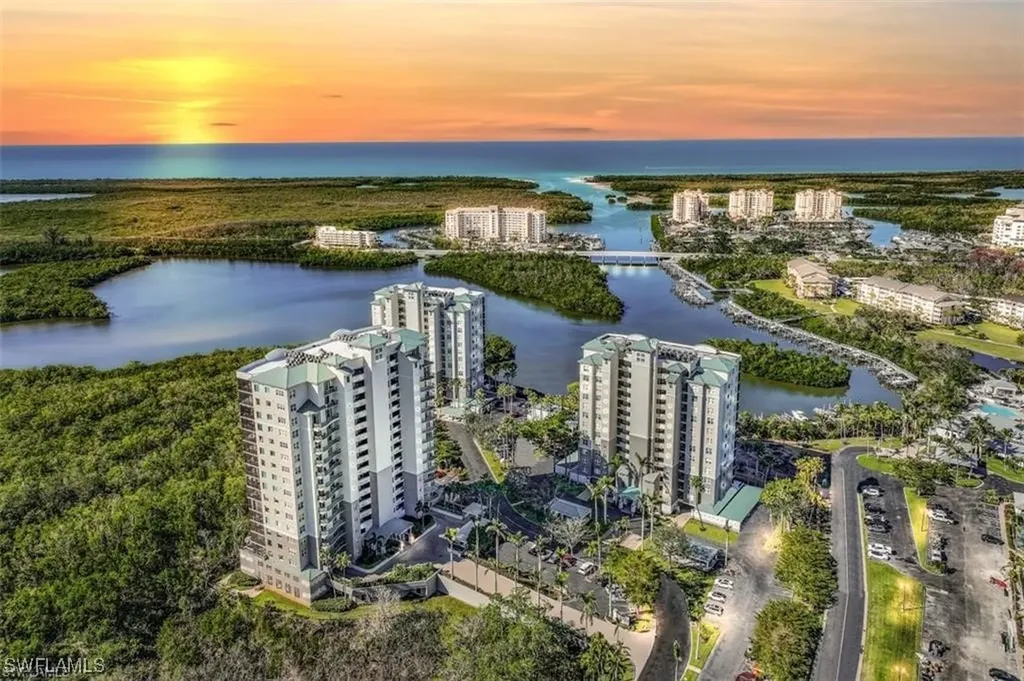 425 Cove Tower Drive Naples FL 34110