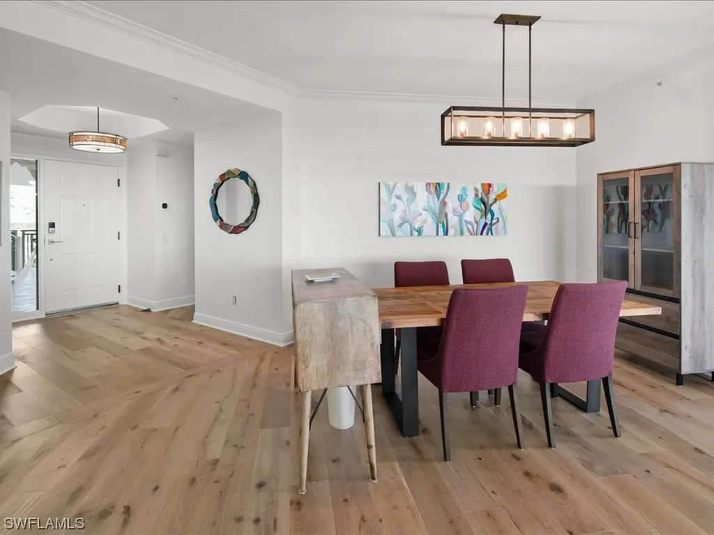 425 Cove Tower Drive Naples FL 34110