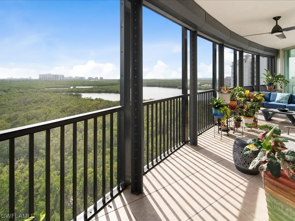 425 Cove Tower Drive Naples FL 34110