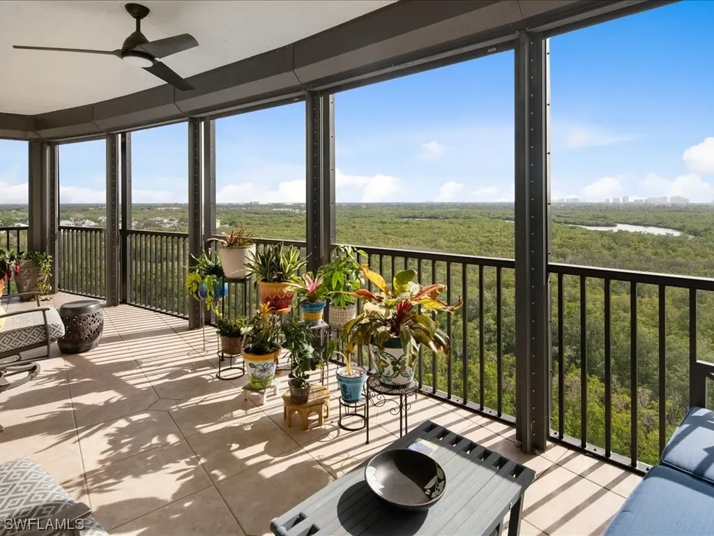 425 Cove Tower Drive Naples FL 34110