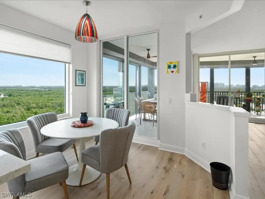 425 Cove Tower Drive Naples FL 34110