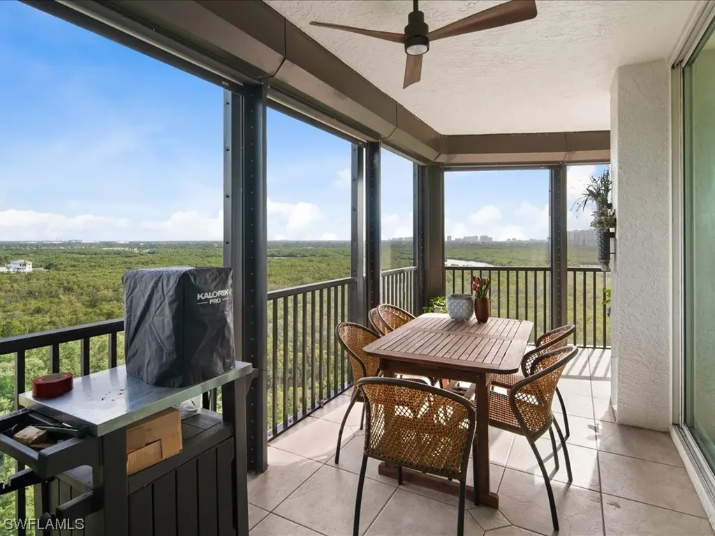 425 Cove Tower Drive Naples FL 34110