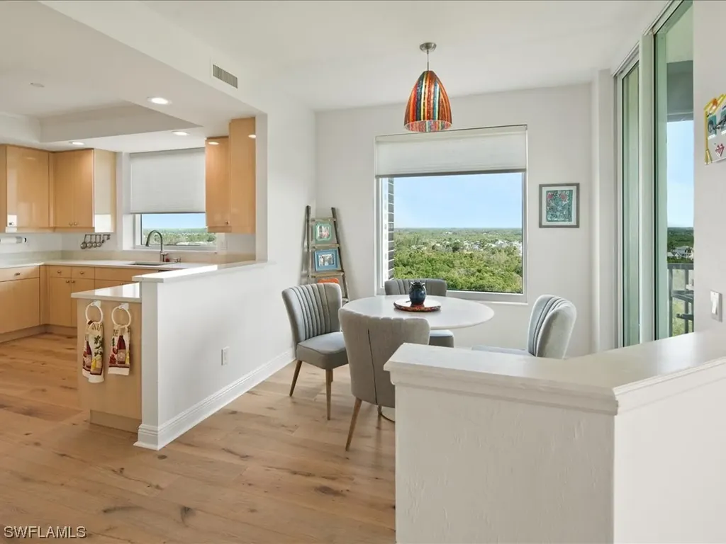 425 Cove Tower Drive Naples FL 34110