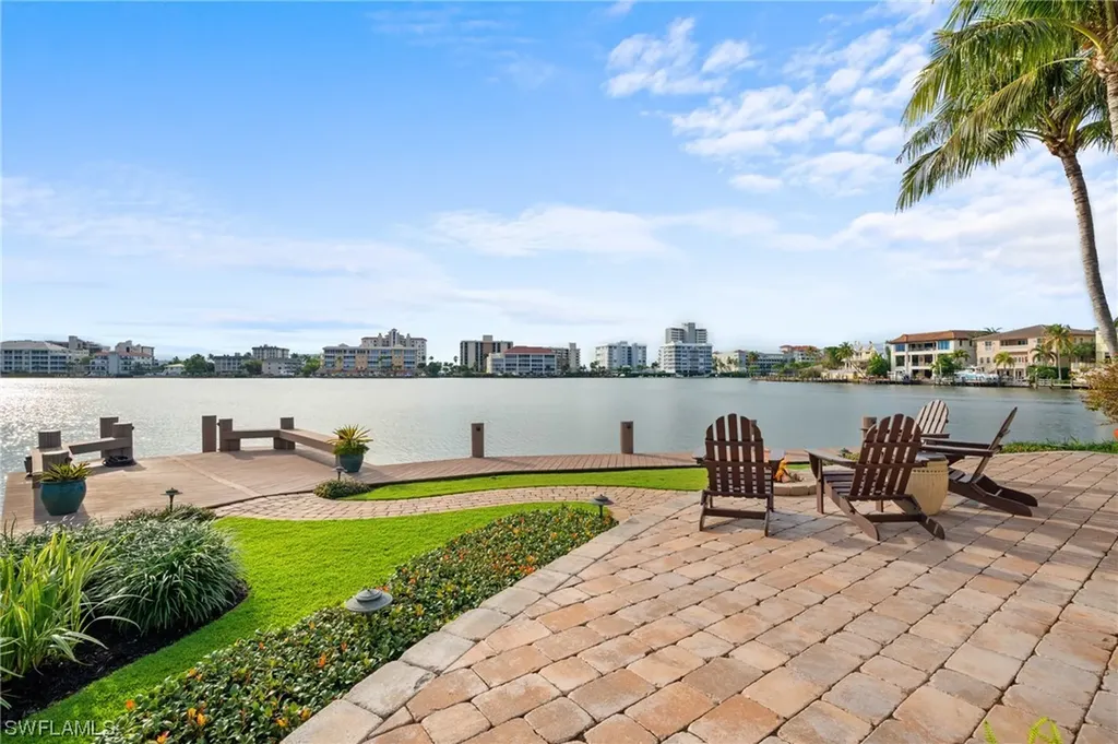 368 Bayside Avenue Naples FL 34108