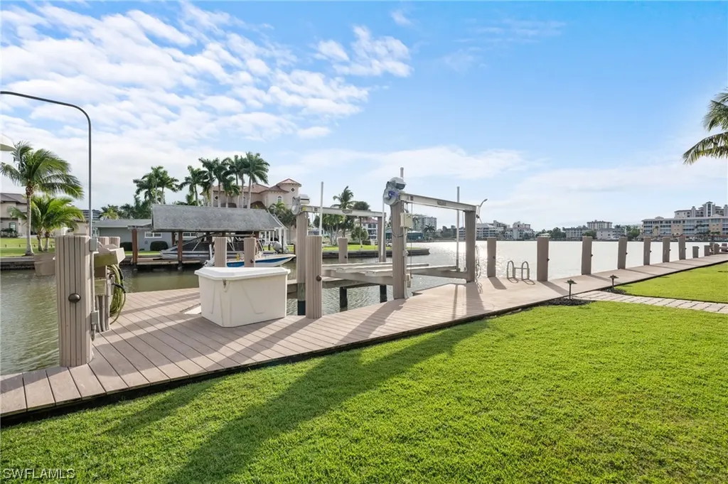 368 Bayside Avenue Naples FL 34108