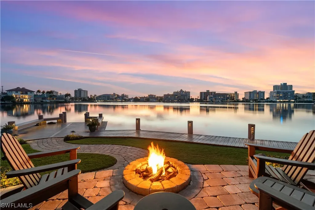 368 Bayside Avenue Naples FL 34108