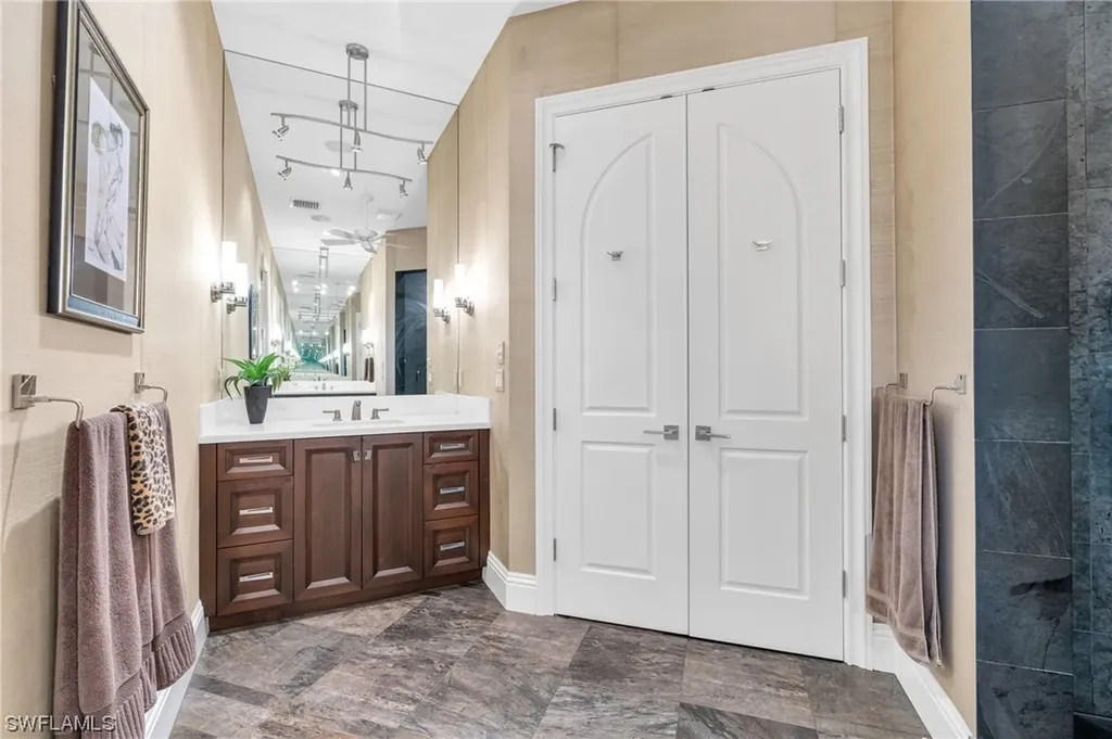 368 Bayside Avenue Naples FL 34108