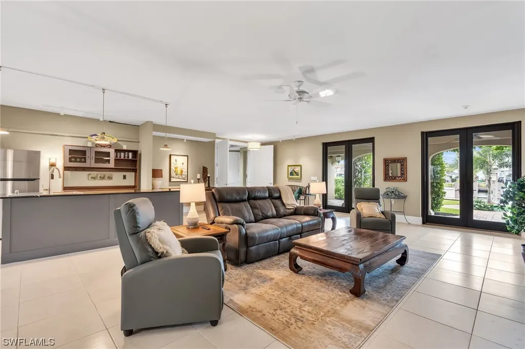 368 Bayside Avenue Naples FL 34108