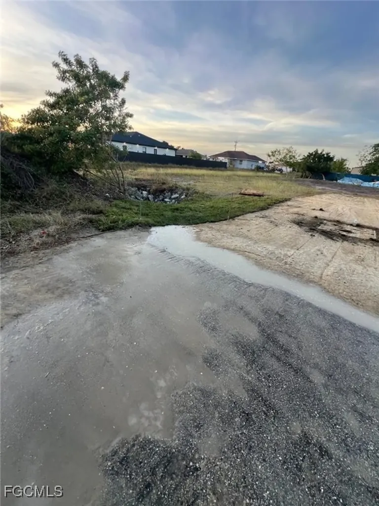 2718 24th Street SW Lehigh Acres FL 33976
