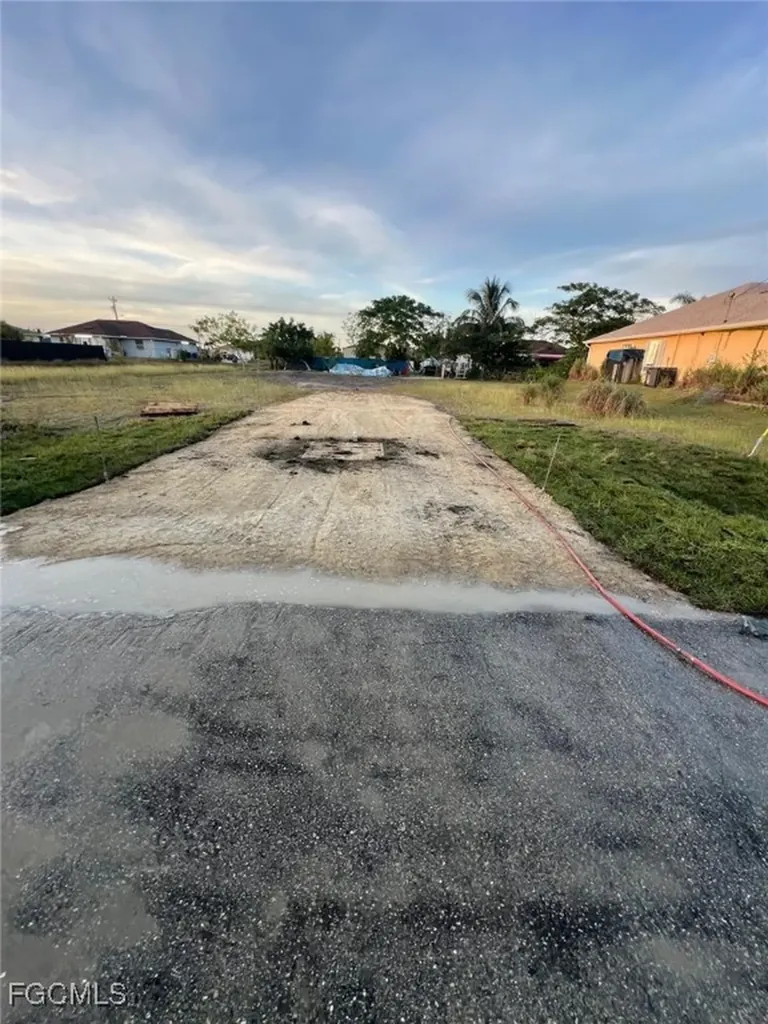 2718 24th Street SW Lehigh Acres FL 33976