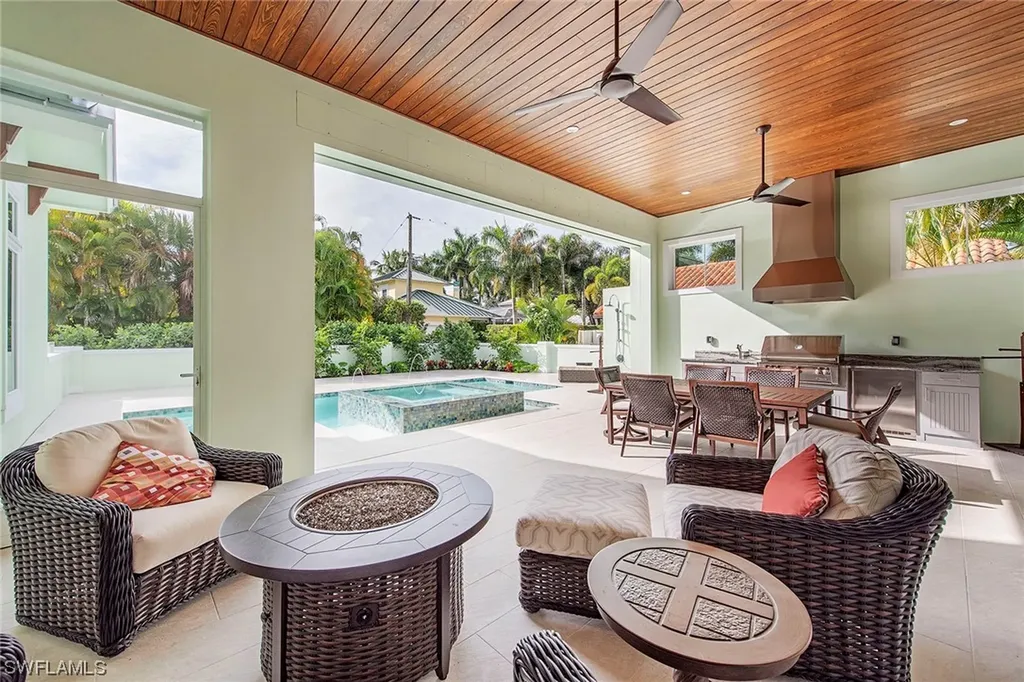 788 Broad Court S Naples FL 34102