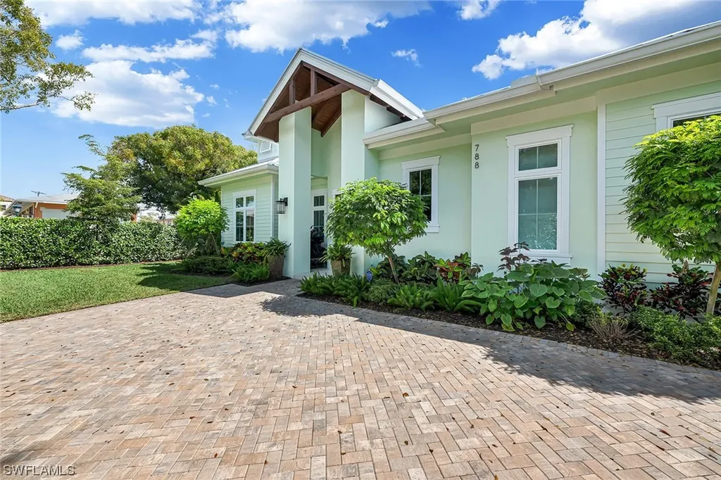 788 Broad Court S Naples FL 34102