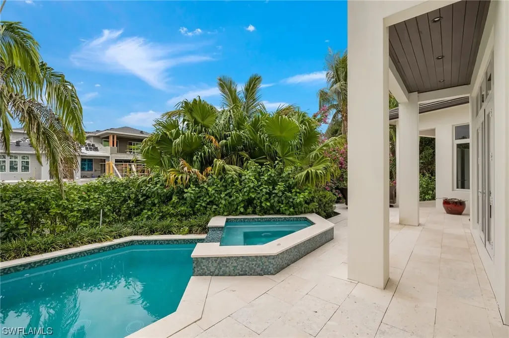 2275 Trout Court Naples FL 34102