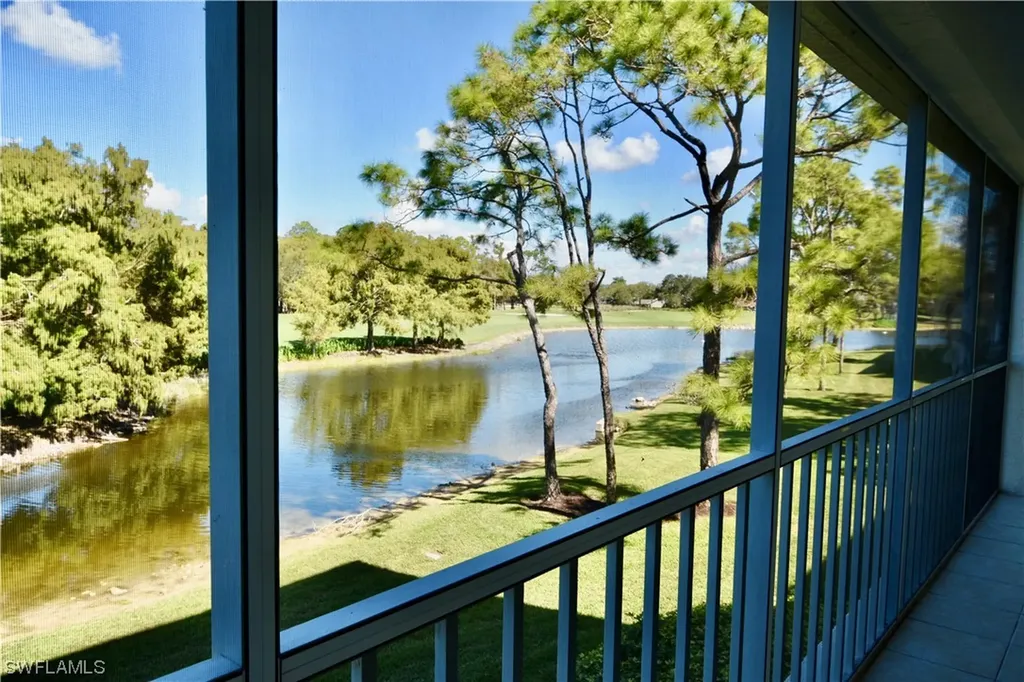 Naples FL, 400 Wyndemere Way, Unit D-204