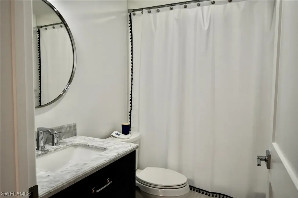 400 Wyndemere Way Naples FL 34105
