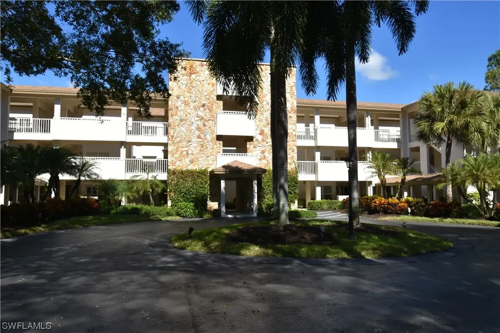 400 Wyndemere Way Naples FL 34105