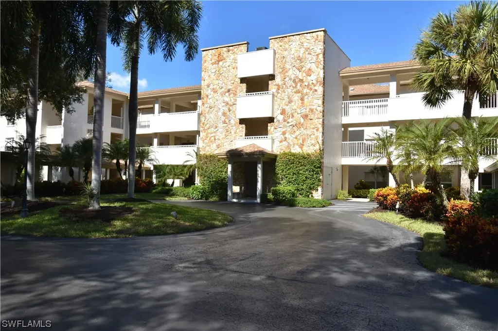 400 Wyndemere Way Naples FL 34105