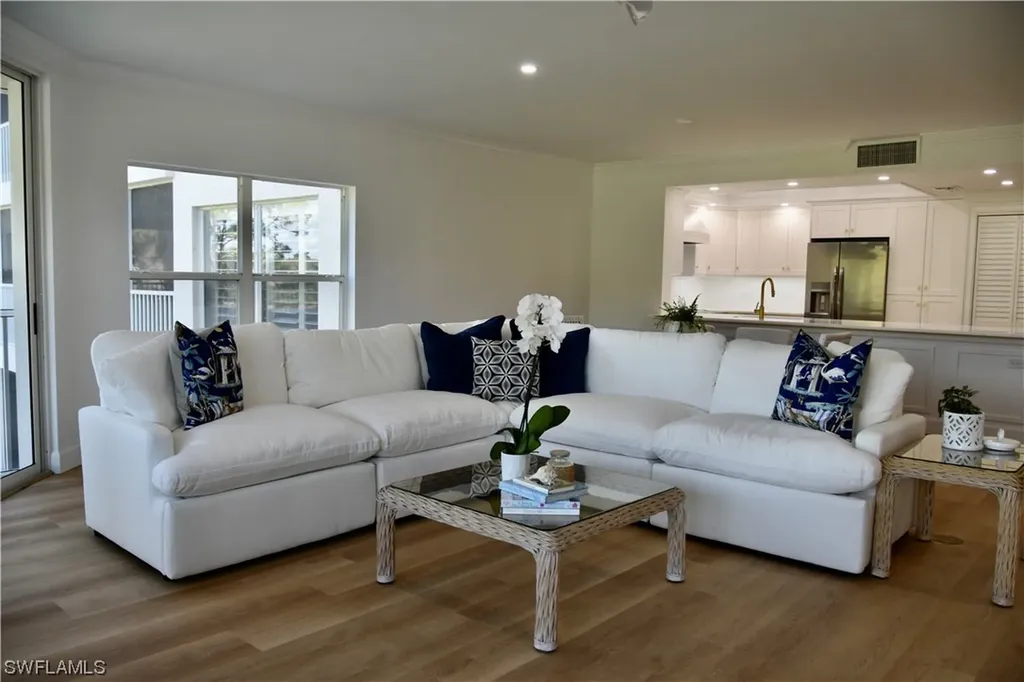 400 Wyndemere Way Naples FL 34105