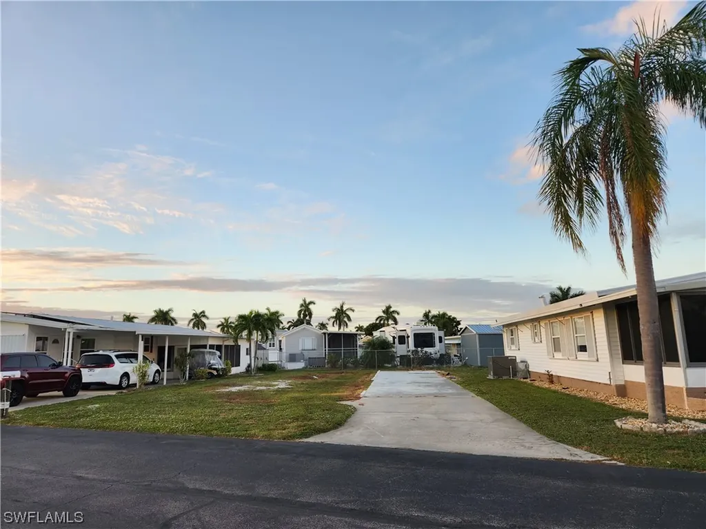 211 Derwent Boulevard Fort Myers FL 33908