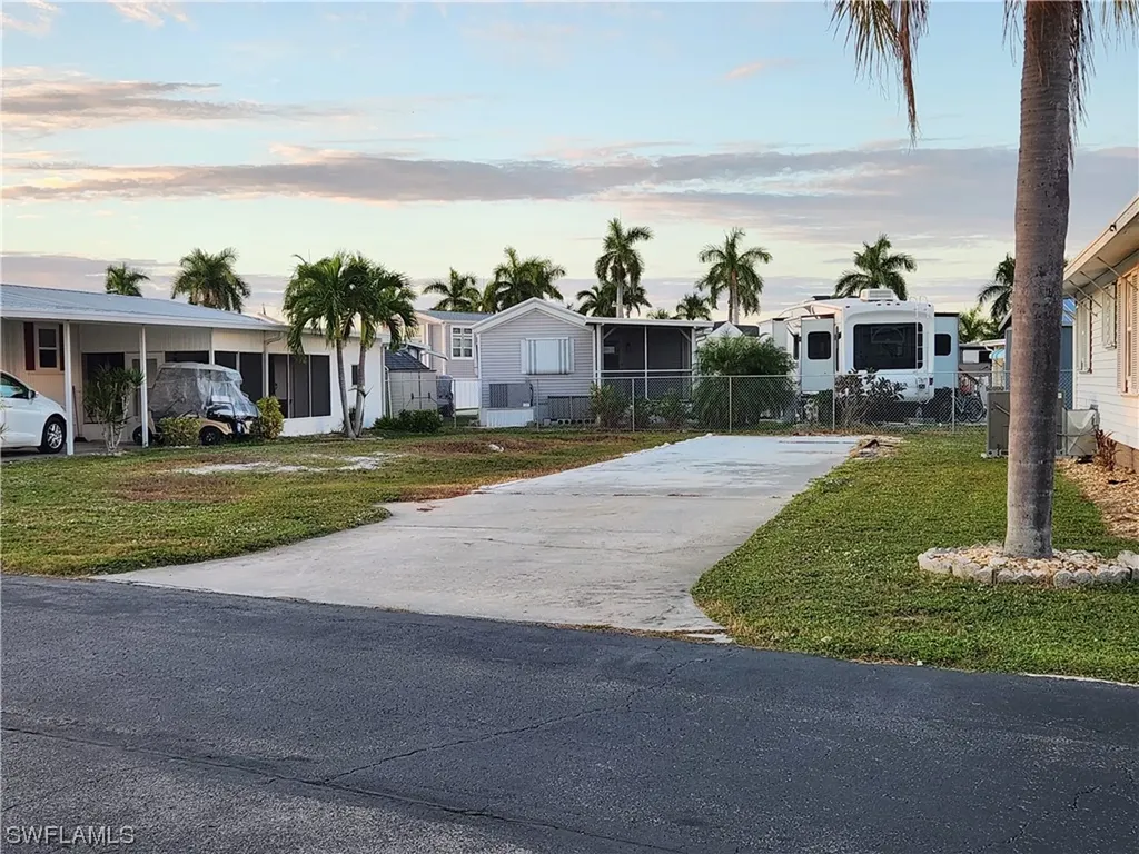 211 Derwent Boulevard Fort Myers FL 33908