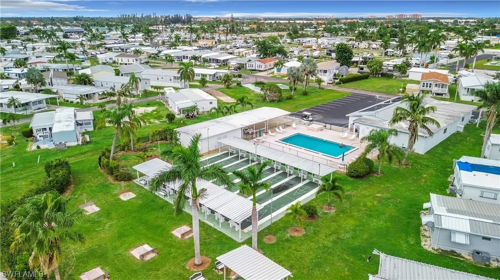 211 Derwent Boulevard Fort Myers FL 33908