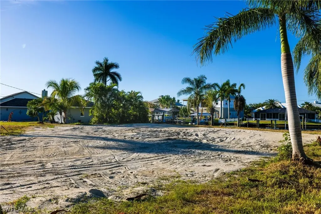 6233 Plumosa Avenue Fort Myers FL 33908