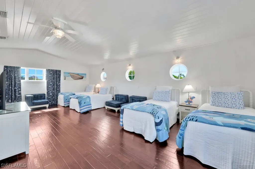 535 93rd Avenue N Naples FL 34108