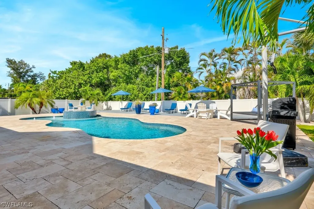 535 93rd Avenue N Naples FL 34108