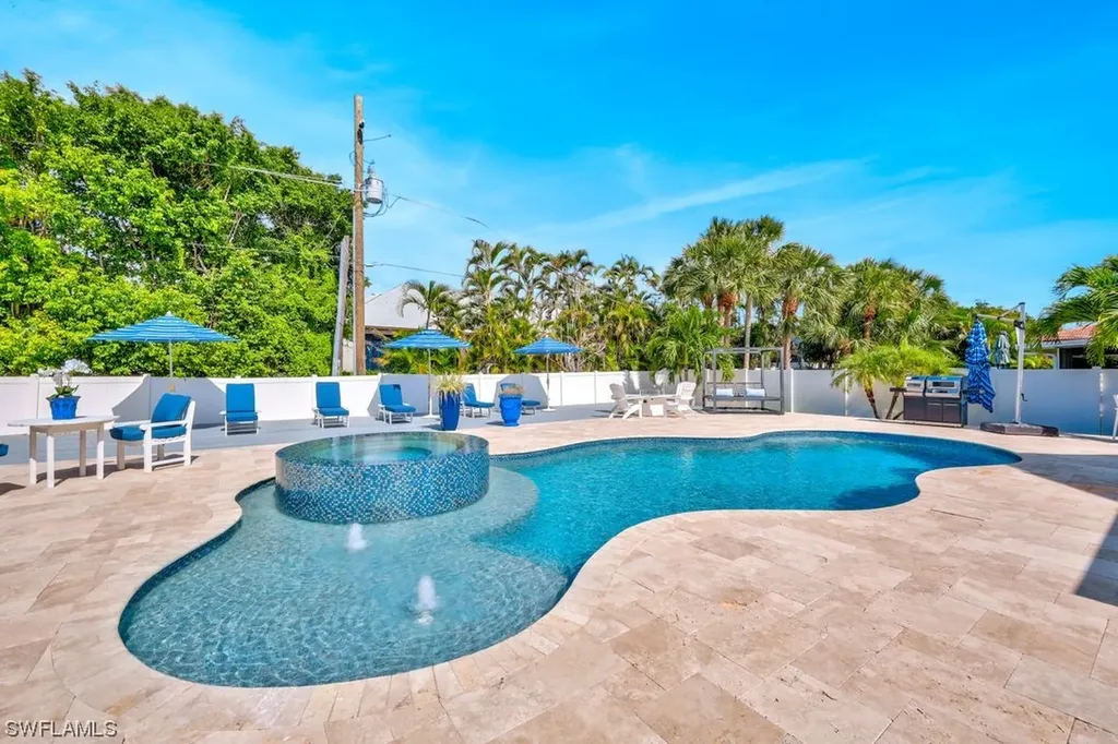 535 93rd Avenue N Naples FL 34108