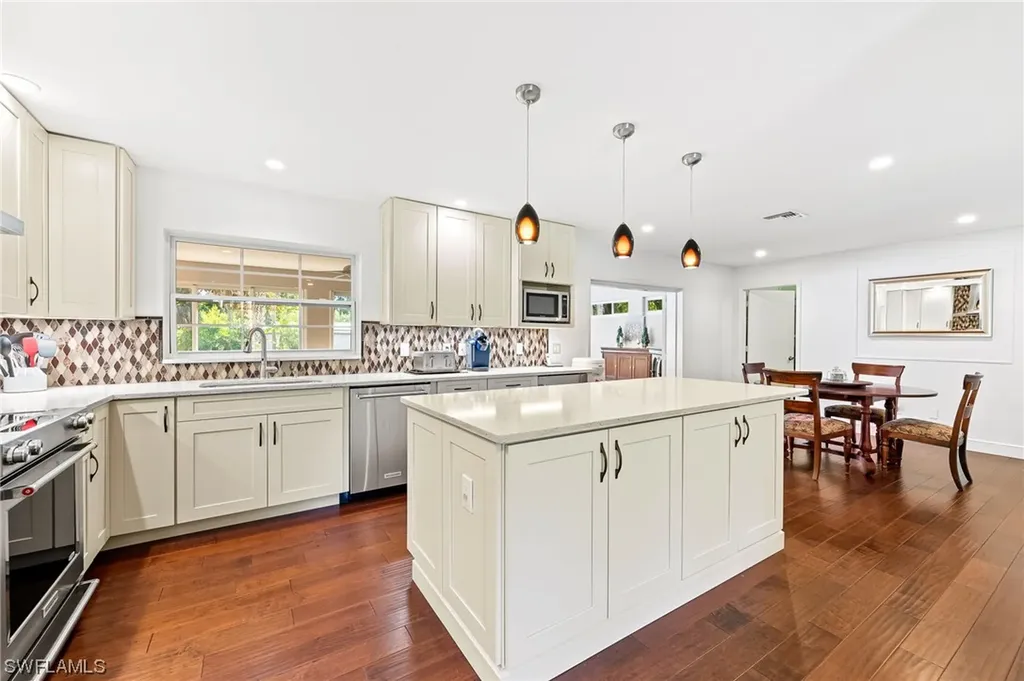 Naples FL, 4630 11TH Avenue SW