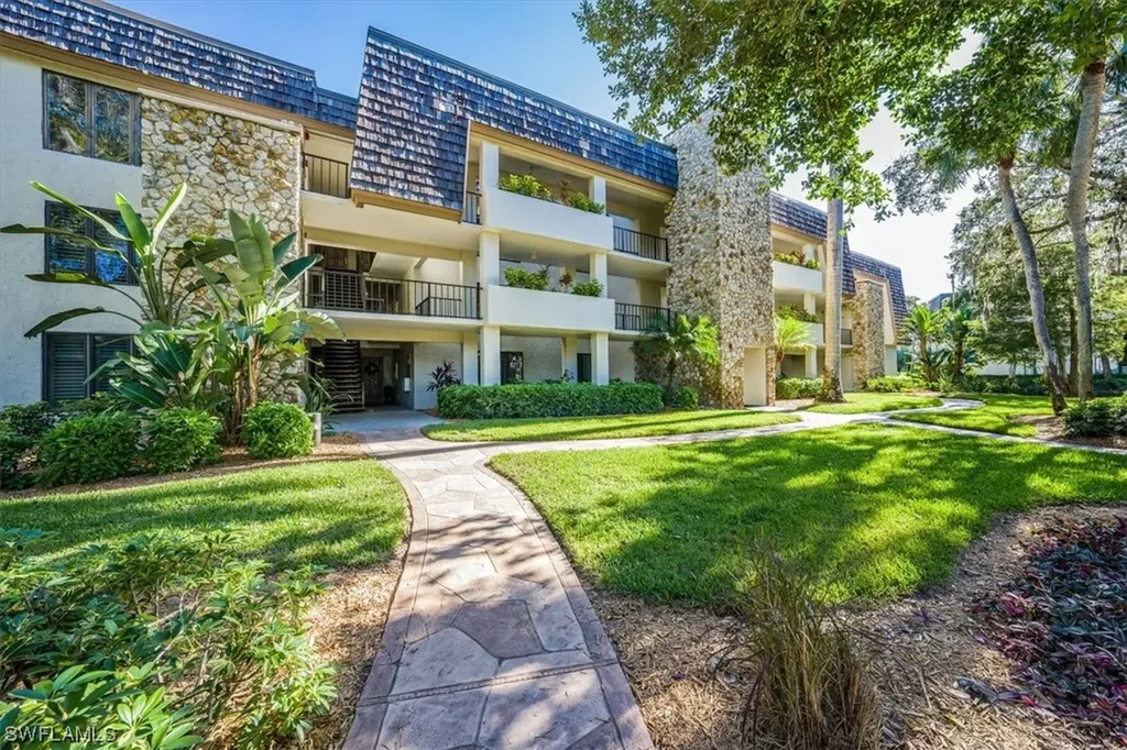 103 Clubhouse Lane Naples FL 34105