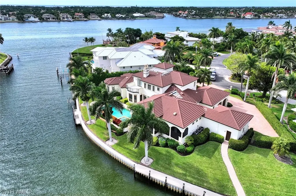 2390 Kingfish Road Naples FL 34102