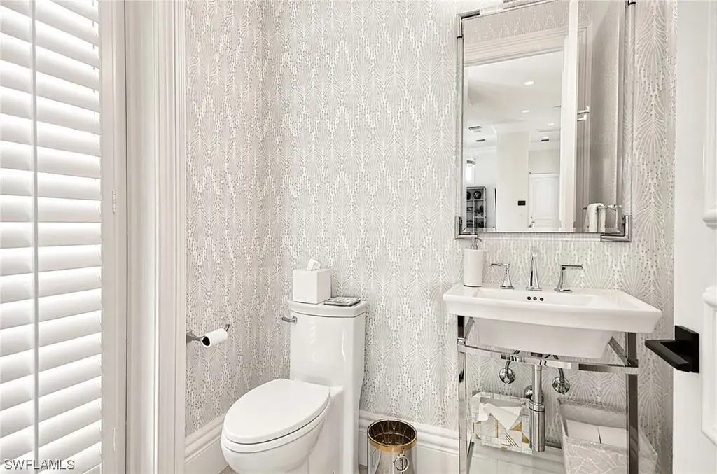2390 Kingfish Road Naples FL 34102
