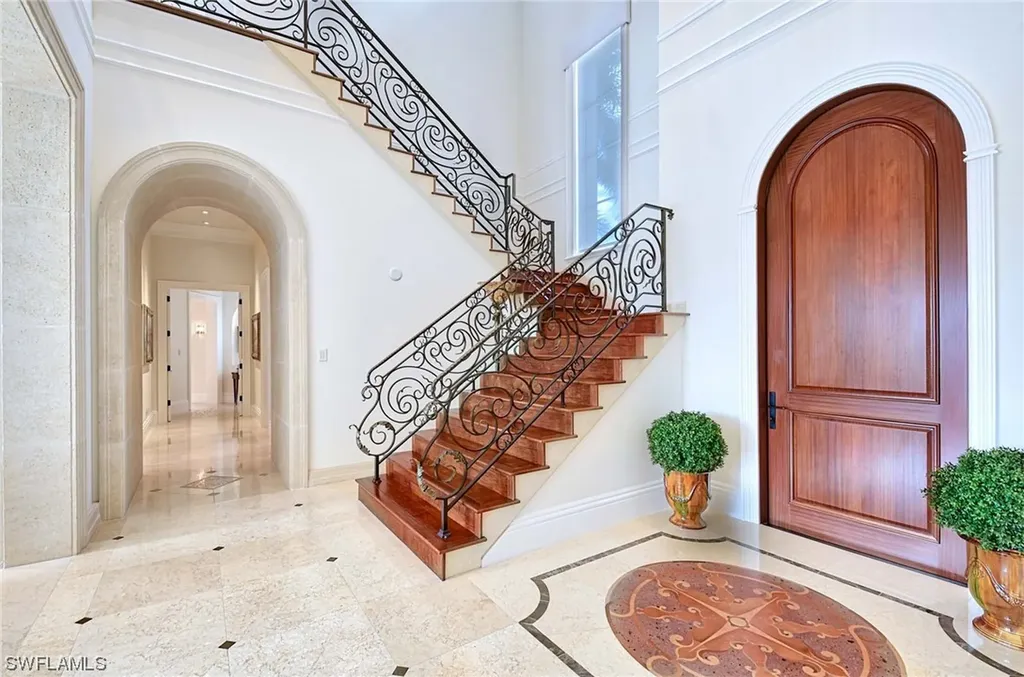 2390 Kingfish Road Naples FL 34102