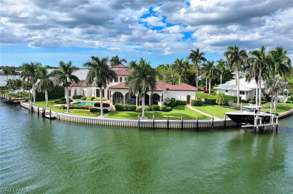 2390 Kingfish Road Naples FL 34102