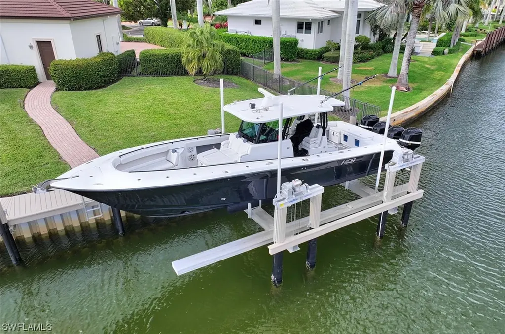 2390 Kingfish Road Naples FL 34102