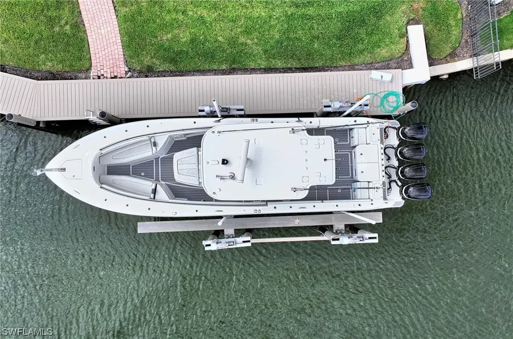 2390 Kingfish Road Naples FL 34102