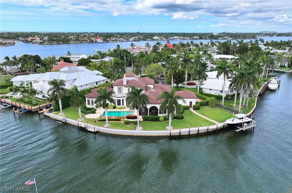 2390 Kingfish Road Naples FL 34102
