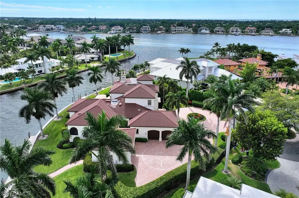 2390 Kingfish Road Naples FL 34102
